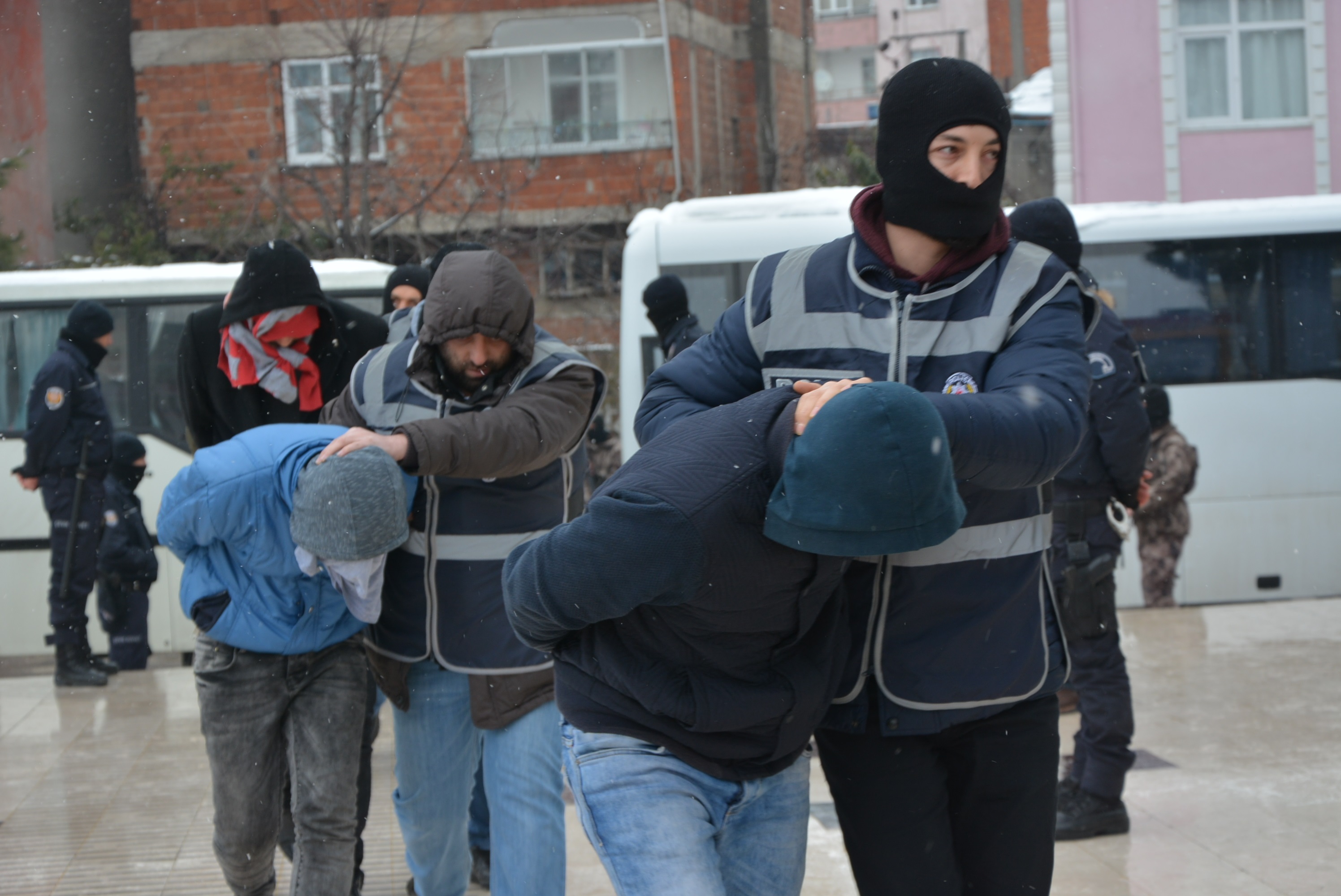 UYUŞTURUCU TACİRLERİ ADLİYEYE SEVK EDİLDİ!