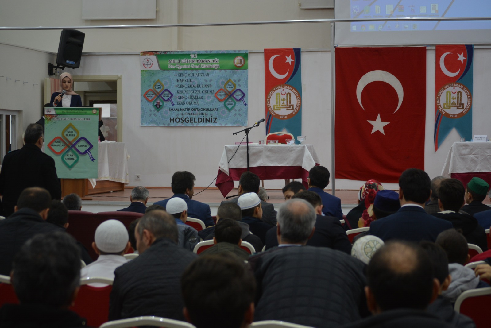 ÖĞRENCİLER DİNLEYENLERİ MEST ETTİ