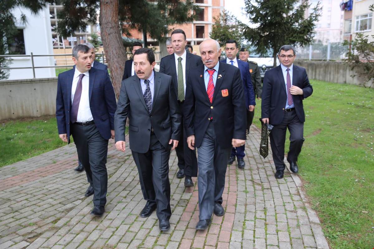 VALİ BALKANLIOĞLU, ŞEHİT AİLELERİ VE GAZİLER DERNEKLERİNİ ZİYARET ETTİ