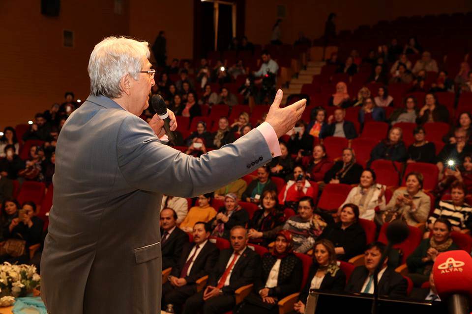 DÜNYA KADINLAR GÜNÜ, ÜMİT TOKCAN KONSERİ İLE KUTLANDI