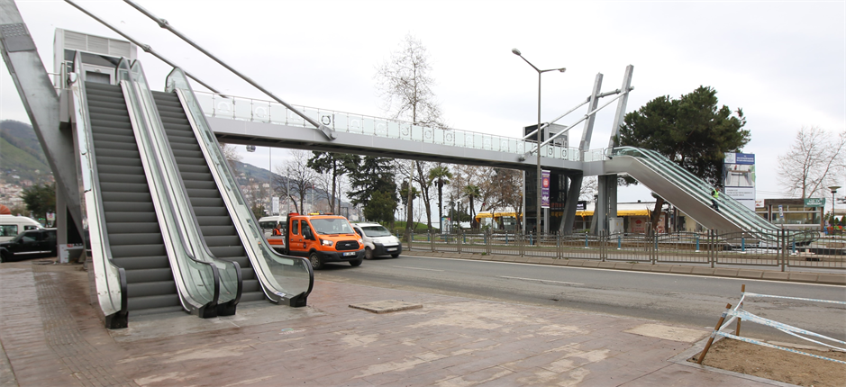 YÜRÜYEN MERDİVENLİ ÜST GEÇİT AÇILIŞA HAZIR