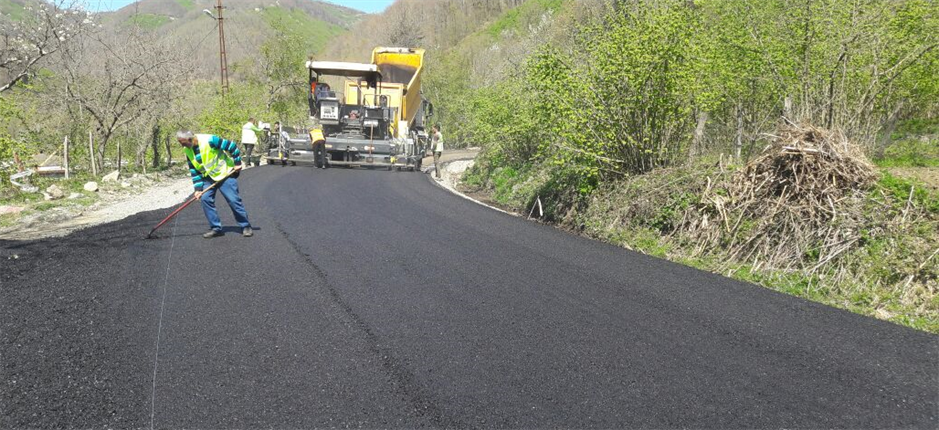 BÜYÜKŞEHİR BELEDİYESİ ASFALT EKİPLERİ HER YERDE