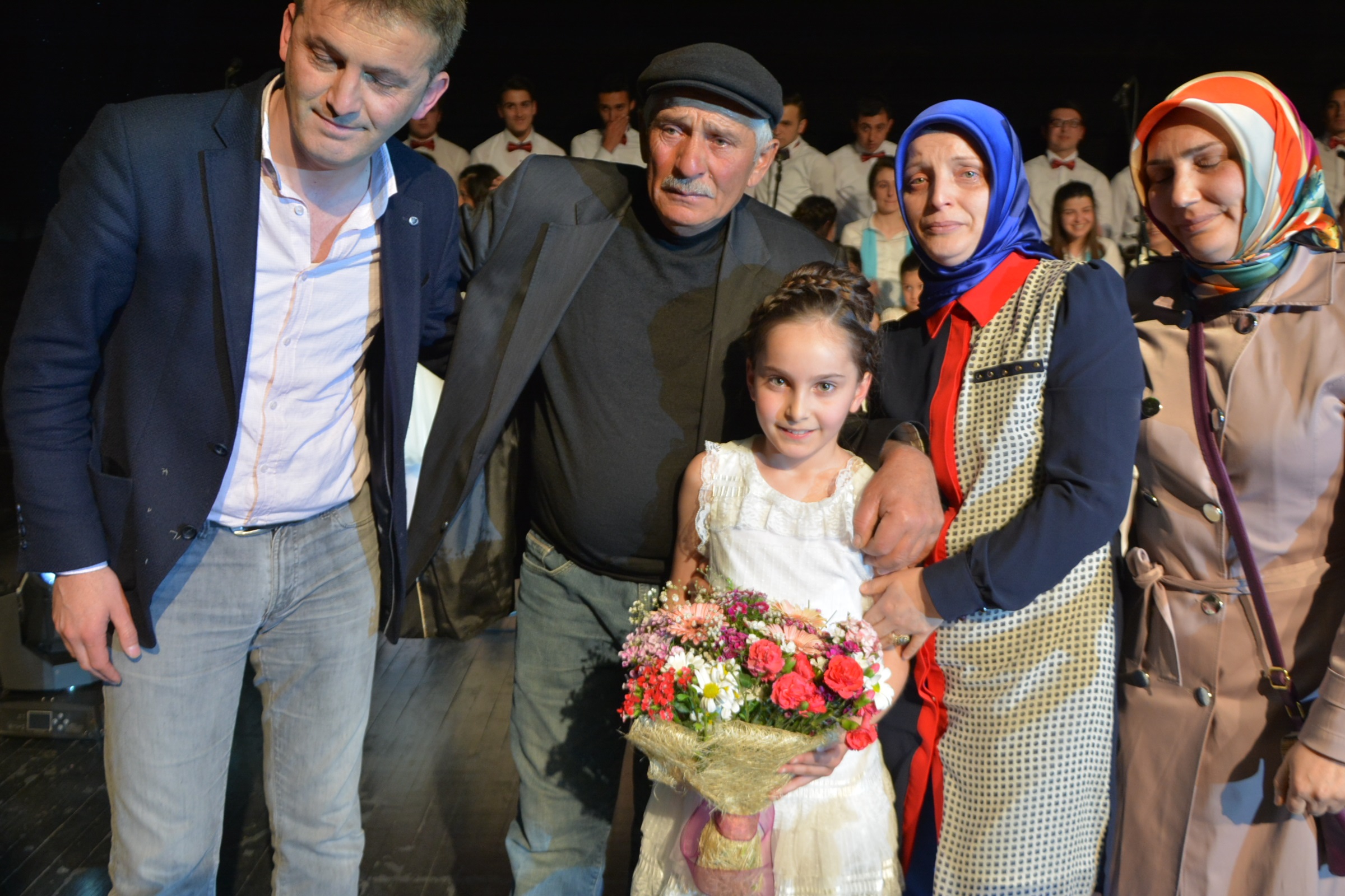 ANNEN YAŞASA SENİNLE GURUR DUYARDI GİZEM