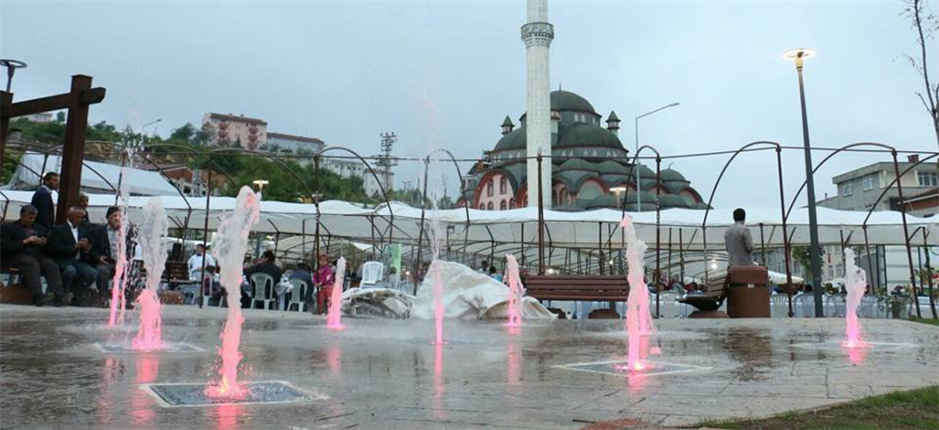 GÜZELYURT, MEYDANINA KAVUŞTU